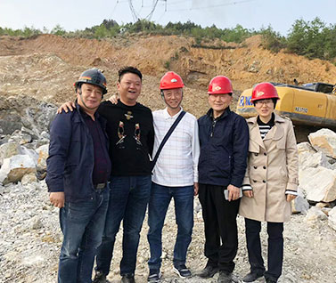 Group photo of refractory customers 2